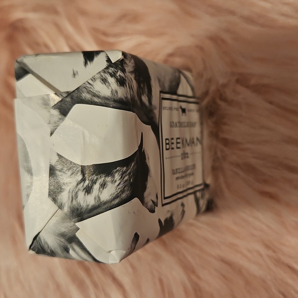 🆕️Beekman 1802 Vanilla Absolute Goat Milk Soap - Picture 7 of 8